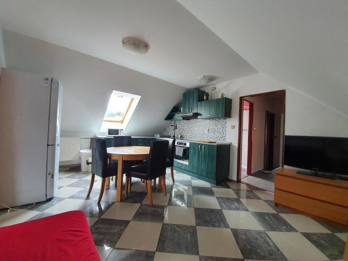 Apartman V Blizkosti Mesta Штеті Екстер'єр фото