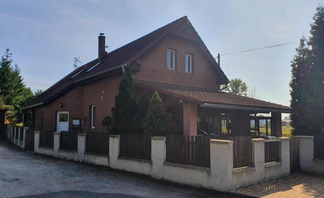 Apartman V Blizkosti Mesta Штеті Екстер'єр фото